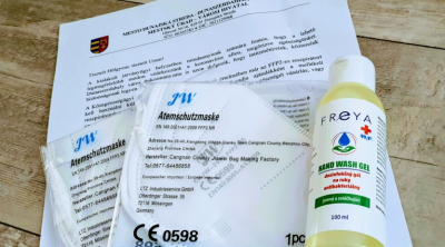 Seniorom nad 65 rokov doručia respirátory a  dezinfekčné prostriedky