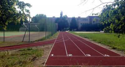 Újra megnyíltak az iskolai sportpályák és kinyit a városi piac