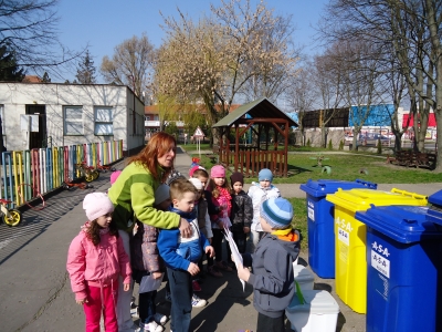Selektívny zber odpadu aj v škôlkach Selektívny zber odpadu aj v škôlkach